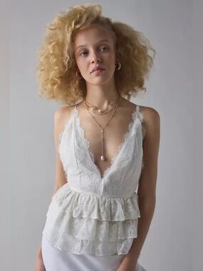 Kimchi Blue Urban Outfitters Rossie Lace Babydoll Tank Top (BNWT)